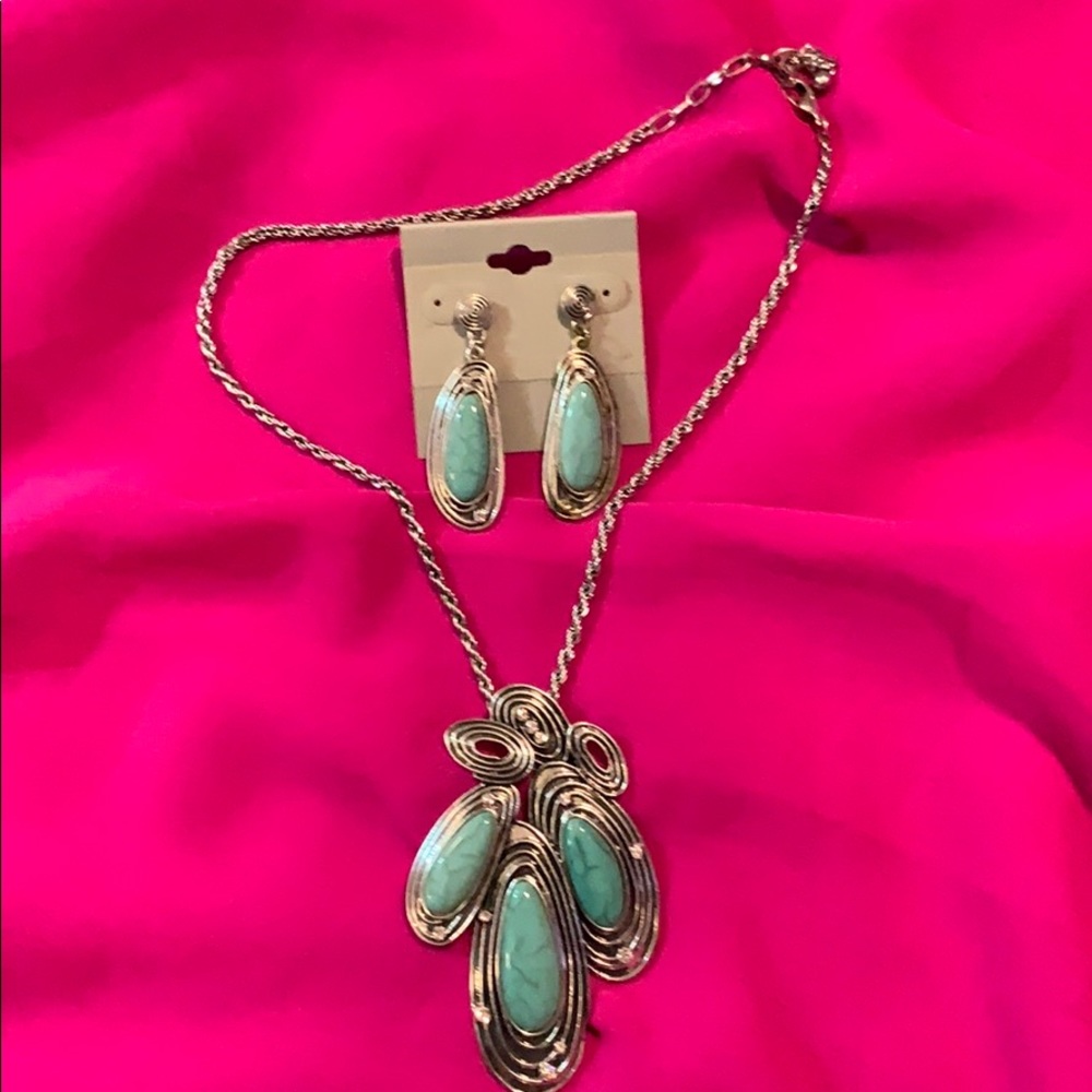 Fashion necklace and earring set